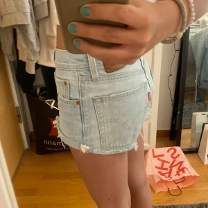 Levis shorts - Snygga jeans shorts från Levis i storlek 27