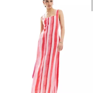 Randig Röd klänning - Rödrandig klänning från ASOS i storlek 34. Aldrig använd.