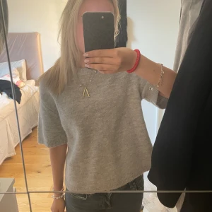 Stickad Tshirt  - Slutsåld stickad tshirt från gina i nyskick. Använd max 3 gånger😃 nypris 299💞😇