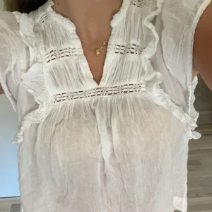 Topp från neo noir - Säljer denna supersöta topp från Neo noir som bara är använd 1 gång, nypris var 500kr