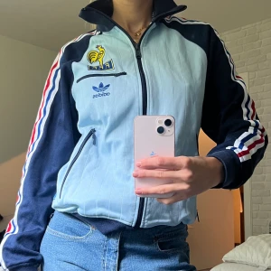 Vintage Adidas tröja🇫🇷🥧 - Adidas x F.F.F tröja med dragkedja, budat hem på tradera, passar storlek XS-M🇫🇷🇫🇷🇫🇷🇫🇷🇫🇷