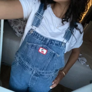Jeansoverall - Använd en gång till Harry Styles, köptes för 600kr. Passar xxs-s