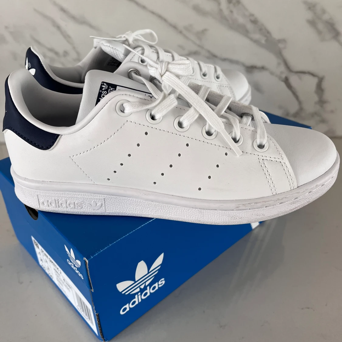 Marin blå stan Smith  - 1