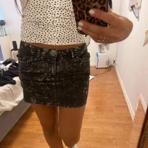 Mini jeans kjol  - Supeeeer snygg och unik 🥰