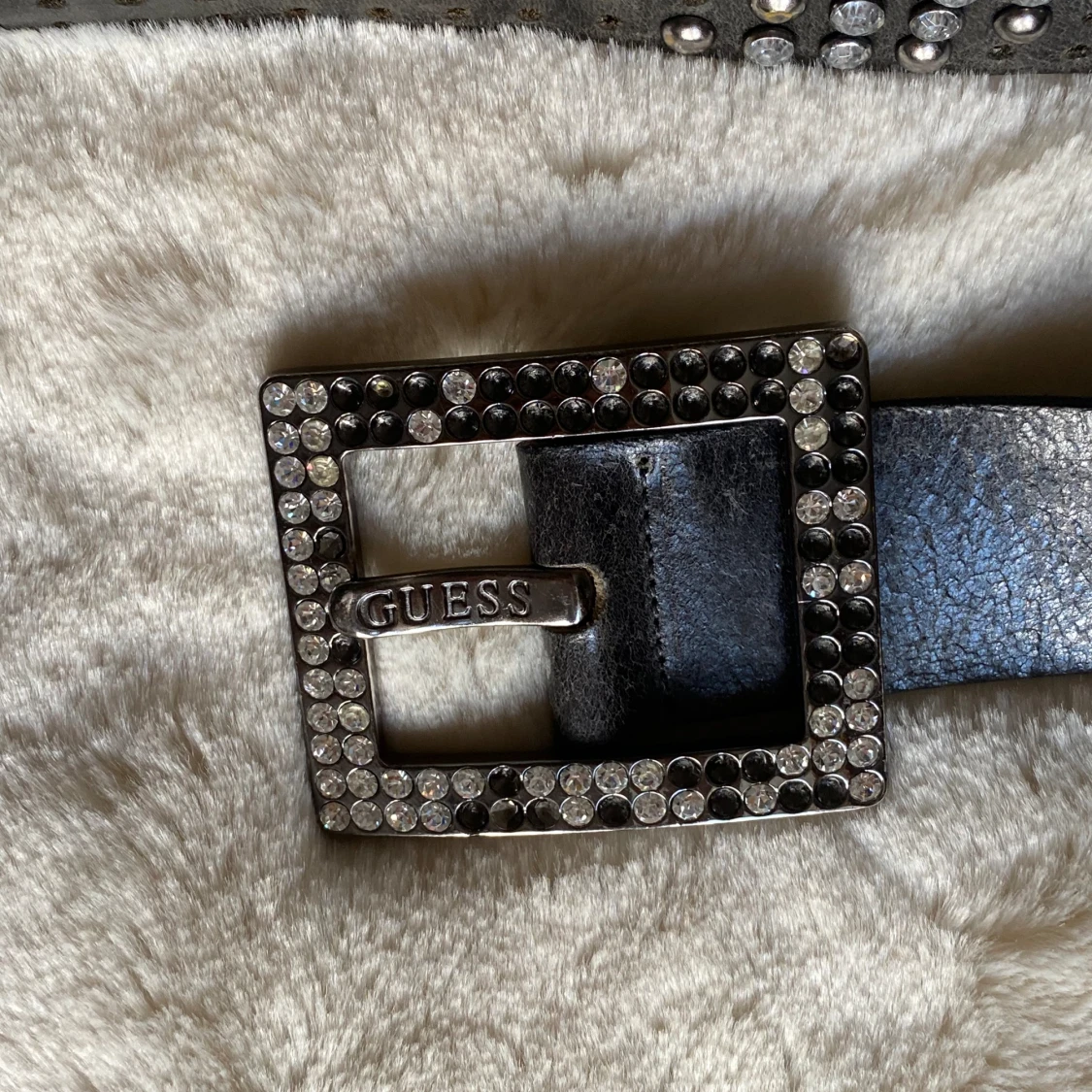 Guess bälte stenar - 90