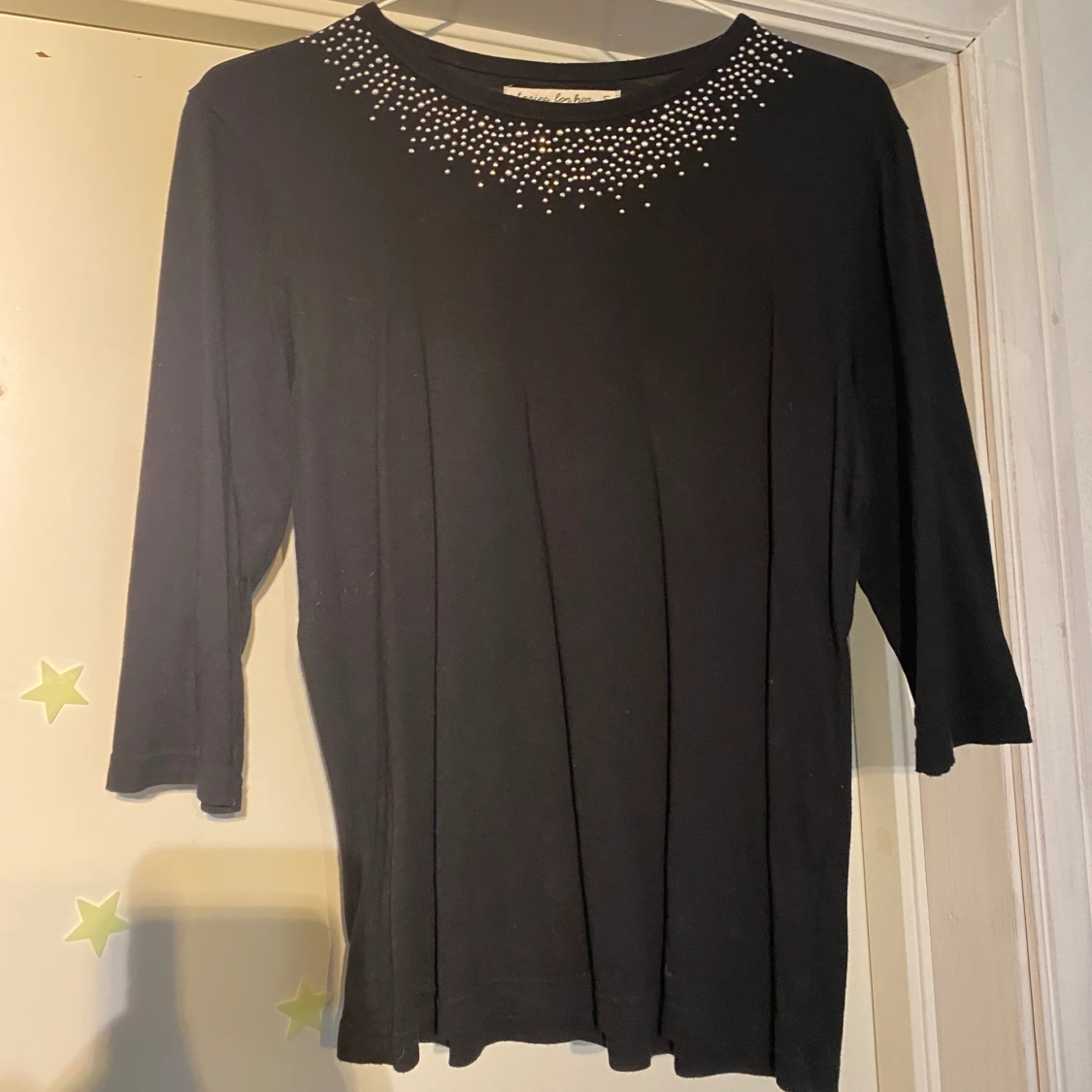 Trekvart T-shirt med coola silver detaljer