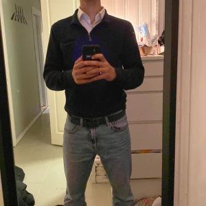 Dressman zipper  - Jag säljer två tröjor från dressman för 150kr. Och om man köper 1 kostar det 100kr. Båda har Inge defekter eller fläckar och är väldigt sparsamt använda. Säljer dem för att dem inte kommer till användning. Skriv vid minsta fundering😄vinröda/mörkblåa