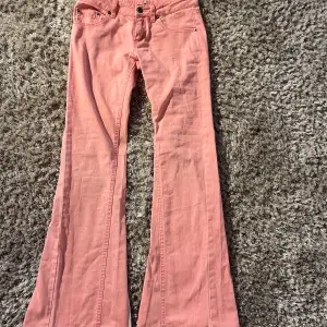Coola rosa jeans. De är i storlek S men är små i storleken 