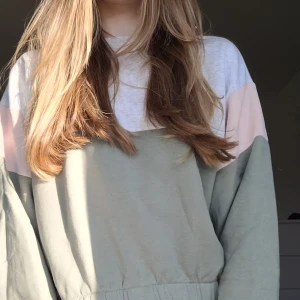 Tröja - En tröja från H&M, har knappt anväds så är i fint skick:)