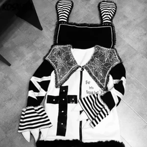 Kofta - Skit cool ”Gothic” kofta som jag aldrig använt! Sista pris: 450kr Köpt för: 500kr