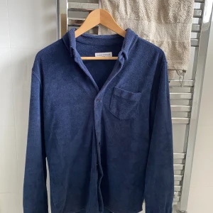 Frotte skjorta - Använt skick 7/10 nypris 1300