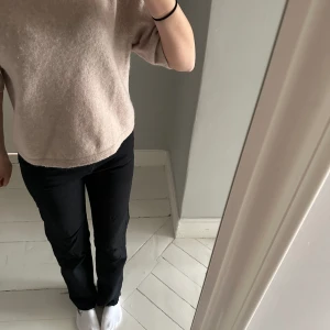 Svarta straight leg jeans  - Svarta straight leg jeans från Weekday