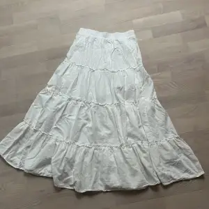 Säljer helt oanvänd kjol från Venderby’s då den är för liten för liten till mig. Köparen står även för frakt om man bor utanför Helsingborg💗