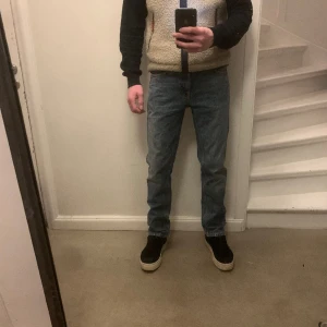 Nudie jeans  - Säljer ett par nudie gritty jacksson då dom är för små för mig, väldigt sparsamt använda och därför i väldigt fint skick! Nypris 1600kr