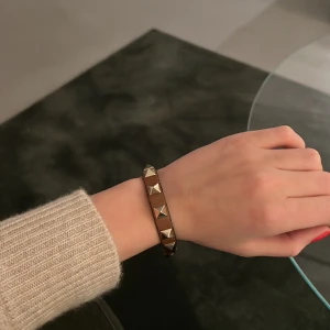 Valentino armband - Armband från valentino🤎