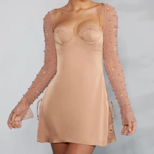 Ohpolly festklänning Geneva - Den perfekta klänningen från Oh Polly i storlek M (med stor kupa i byst då de annars är väldigt små). Nyskick, prislapp kvar. Superfin till fest eller nyår! 