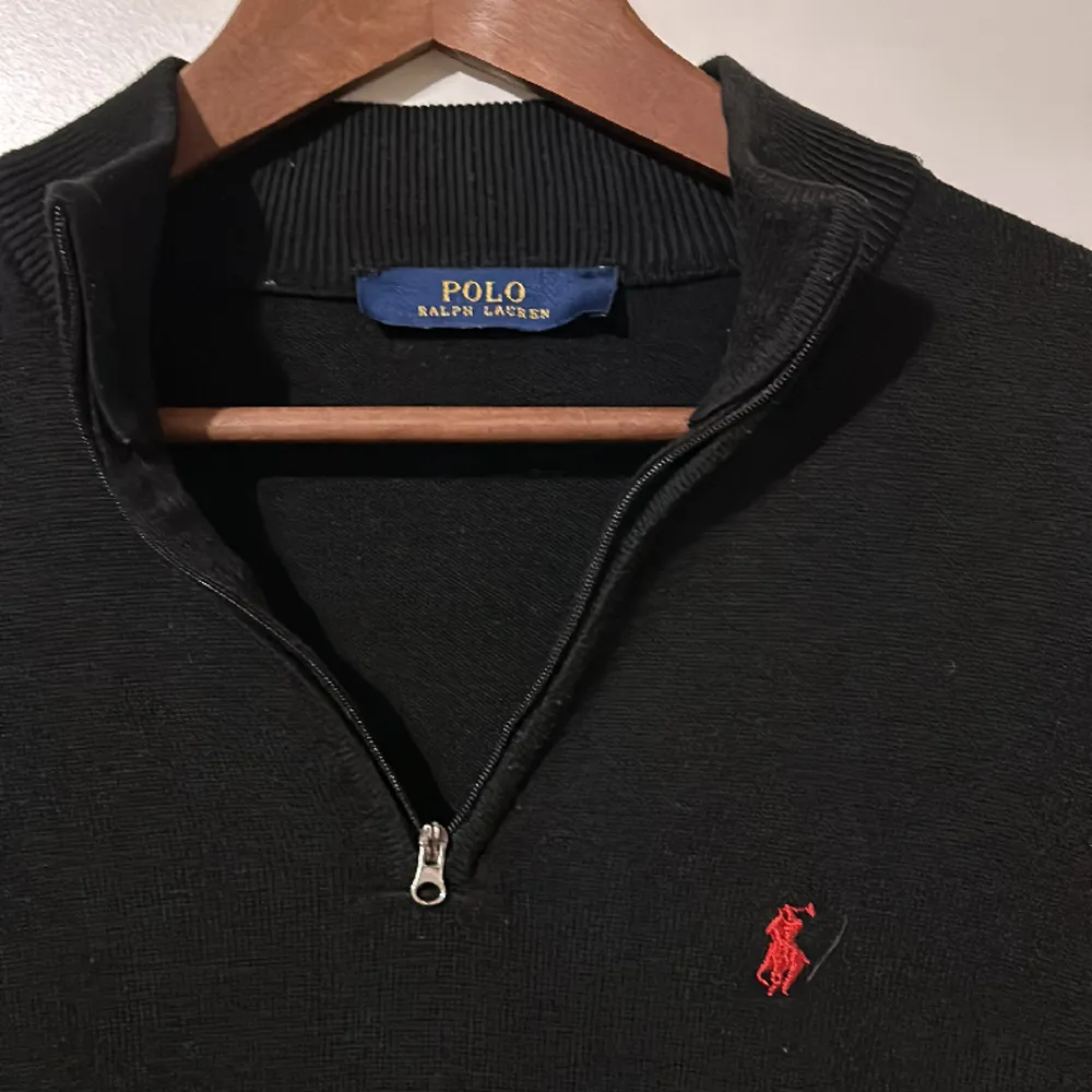 Hej! Säljer nu min polo ralph lauren half zip då den inte kommer till användning. Den är storlek small och har skick 9/10. Tröjor & Koftor.