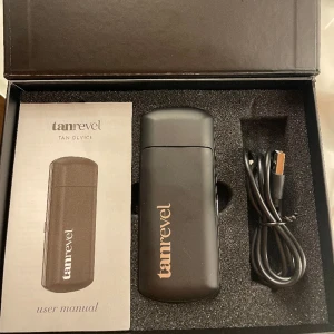 Tanrevel - Säljer min Tanrevel då jag råkade beställ två. Den är aldrig använd, dock så ingår inte en tanning färg flaska. Köparen står för frakt🫶🏻