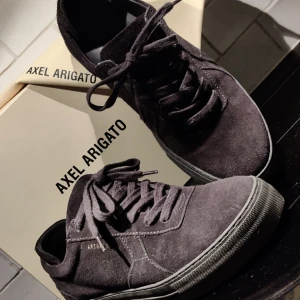 Arigato  - Använda men bra skick. Dust bag ingår.