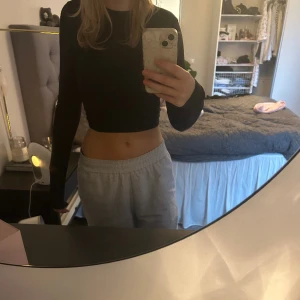 Tröja  - Långarmad svart tröja fårn zara 