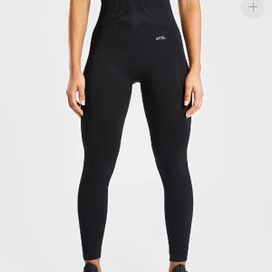 Aybl seamless leggings S - Balance V2 seamless leggings från Aybl. Storlek S. Perfekt skick, inga defekter alls! Har använt några få gånger men de var för små i storleken för mig och orkade inte returnera de   Nypris: 543 kr