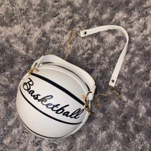 En liten basketboll handväska!🩷