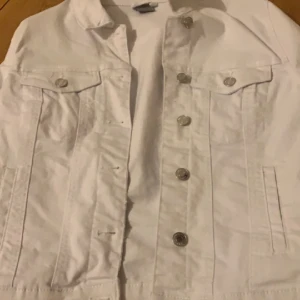 As söt jacka  - Den är ifrån vero Moda as söt och trendigt 