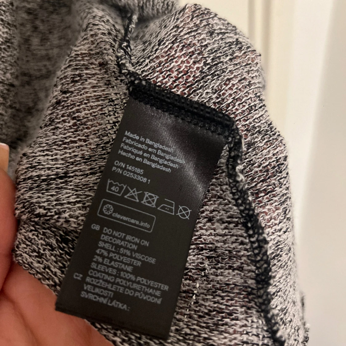 Grå stickad kofta - 91