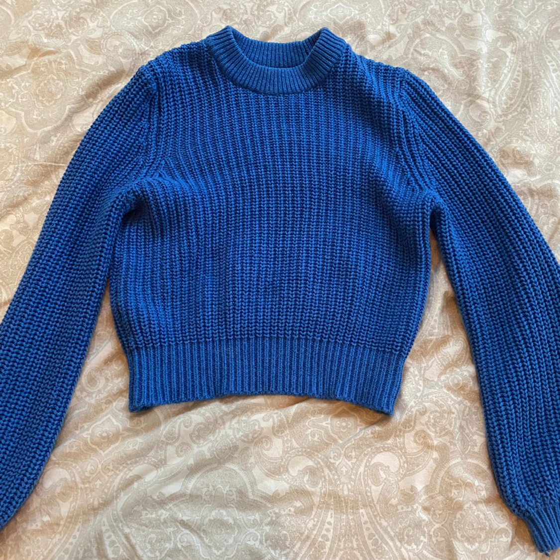 Ribbstickad blå tröja - 90