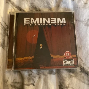 Eminem cd-skiva - En cd skiva av eminem (the eminem show) använd några fåtal gånger men i bra skick! ❤️