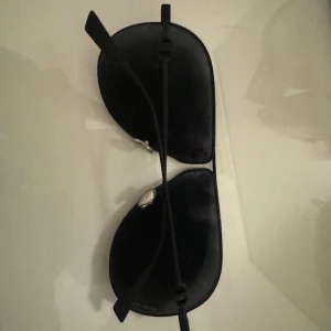 Dior Solglasögon - Dior solglasögon! Oanvända, skriv för mer bilder, pris kan diskuteras vid snabb affär💖