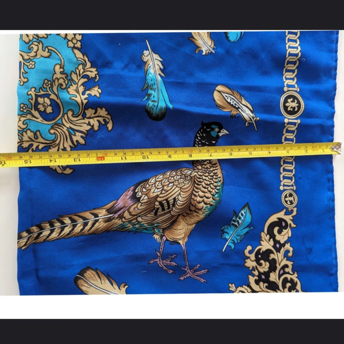 Blå halsduk med fågel- och fjädermönster