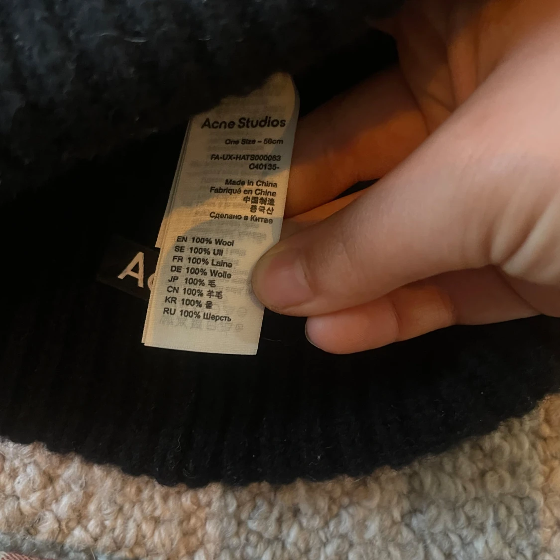 Svart acne mössa - 92