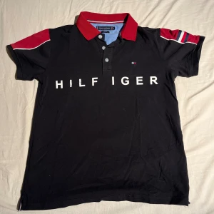 Tommy hilfiger T-shirt  - Storlek: M Skick: 9/10 Nypris: 1100kr Mitt pris: 350kr Pris kan diskuteras i DM