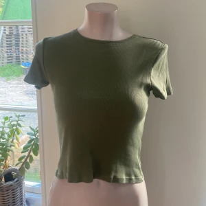 Grön tröja - Grön tröja från H&M i storlek s. Nytt skick