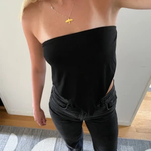 Bandeau topp  - Fin bandeau topp från Bik Bok i storlek small, helt oanvänd.