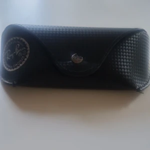 Rayban boyfriend - Typ helt nya en repa ba men inget man märker annars e dem helt nya!
