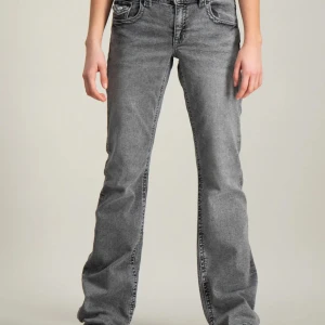 Jeans, Young Gina - Flare Jeans frön young Gina, oanvända och helt nya