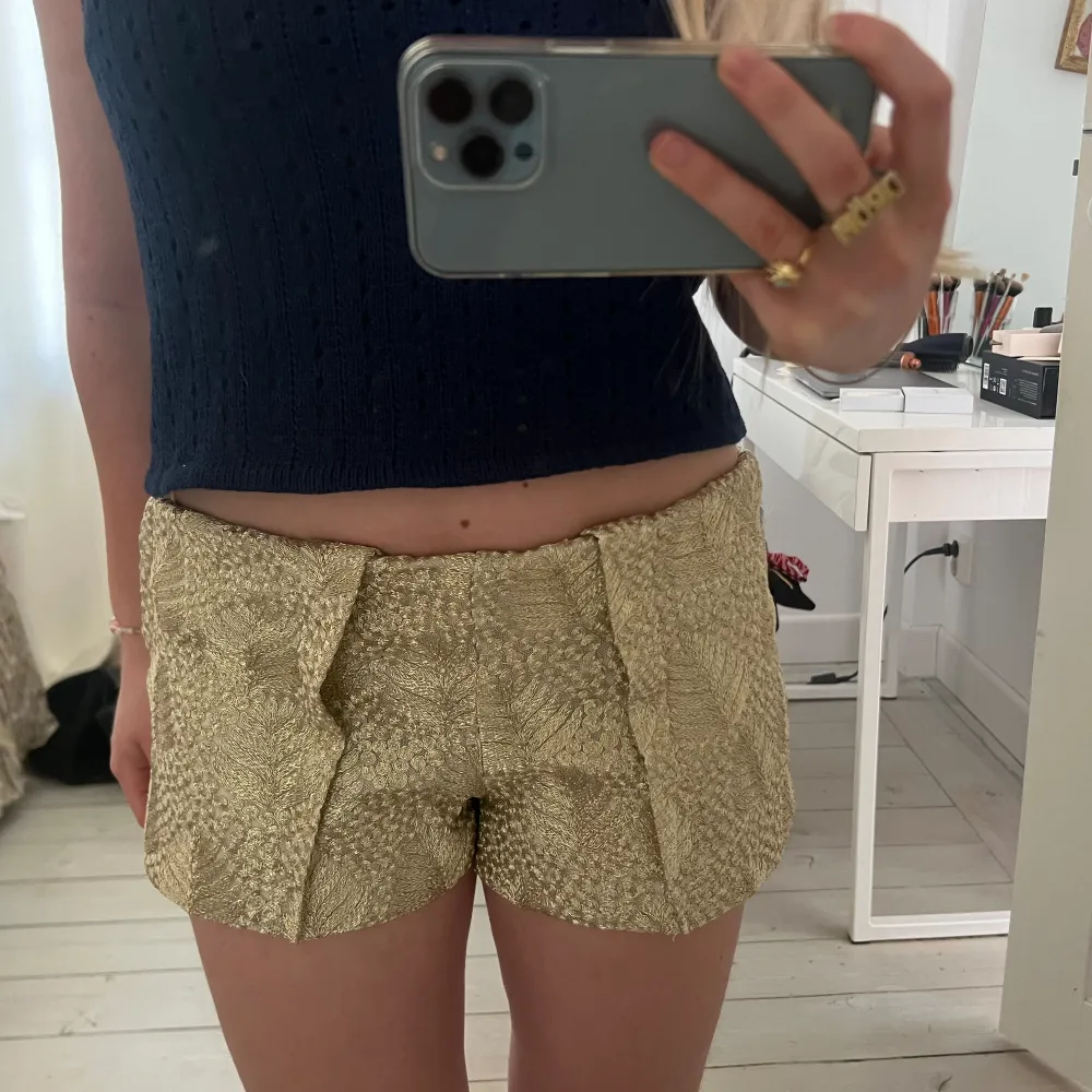 Coola lågmidjade shorts från H&M i bra skick 💞. Shorts.