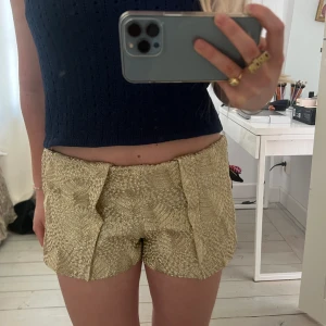 Shorts - Coola lågmidjade shorts från H&M i bra skick 💞