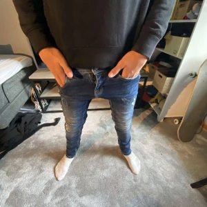Säljer grisch jeans - Blåa grisch jeans  Bra skick Pris kan diskuteras 