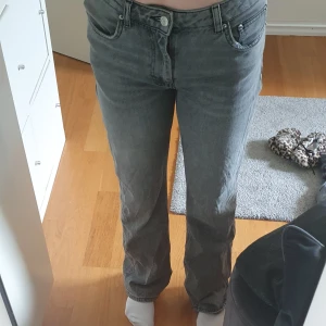 Flare jeans - Storlek 38, har använt ganska många gånger. Har haft i typ 1-2år💕