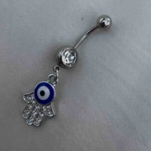 Onda ögat navelpiercing 🧿💙 - Helt oanvänd, aldrig en testad dvs💙 
