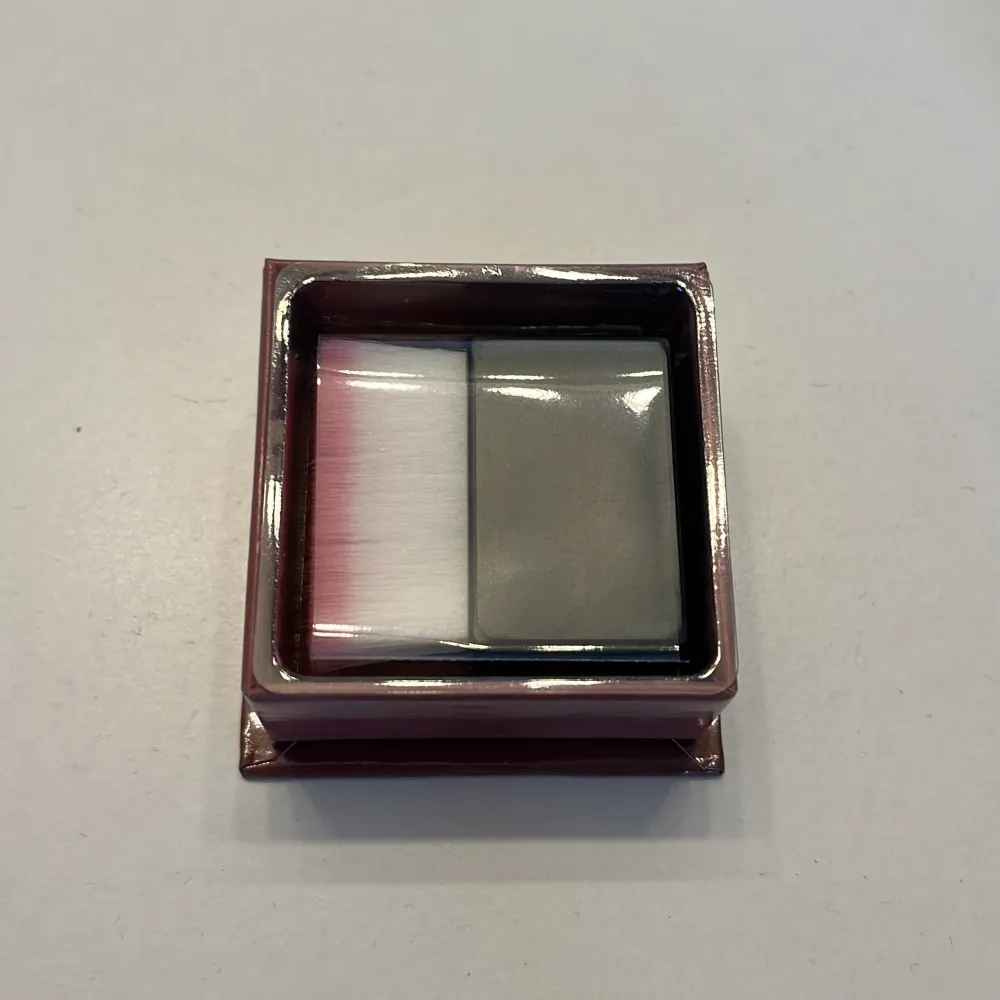 Superfin bronzer från W7. Färgen Sun - Blazed. Endast testad. Borsten är helt oanvänd! . Accessoarer.