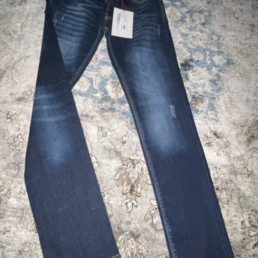 Jag köpte dessa jeans som inte passade mig och inte går att returna.  Size 42  Får testas om du ska hämta upp dem.. Jeans & Byxor.