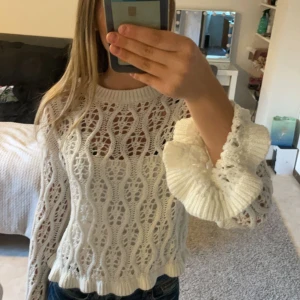 Stickad tröja  - Säljer denna stickade tröjan då den inte kommer till användning 