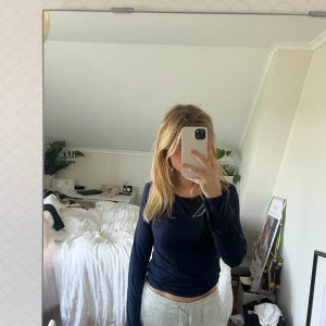 Tröja  - Soft touch tröja från Gina. Säljer då den inte används 