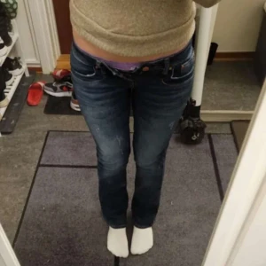 Ltb jeans - lågmidjade ltb jeans valerie, storlek W26 L30! köpta för 800, använda bara en gång, säljer dom för att dom är lite för små, priset kan diskuteras❤️