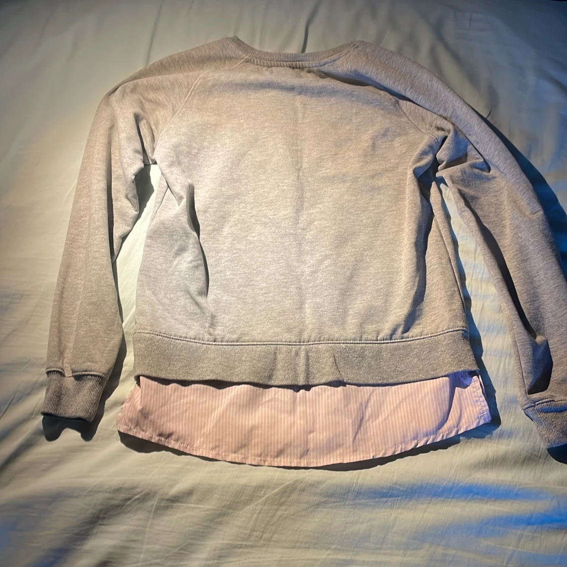 Tjocktröja med shorta under - 90