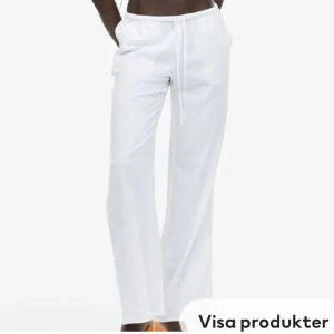 Vita linnebyxor  - Vita lågmidjade linnebyxor från HM helt slutsålda! Dom kom aldrig till användning därav säljer jag dom💕💕